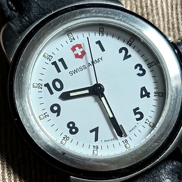 Victorinox Swiss Army | 27mm Small Field Watch Quartz White Dial main image 7